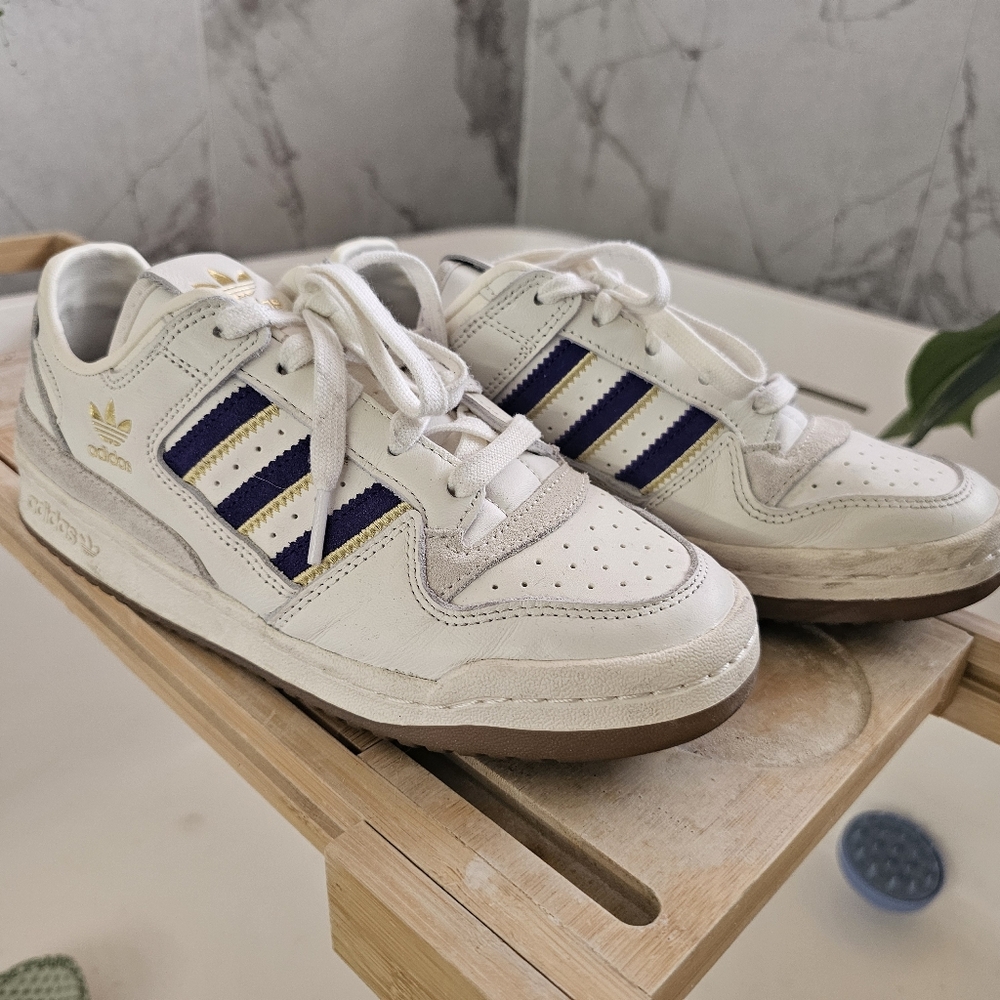Womans Adidas Size 8